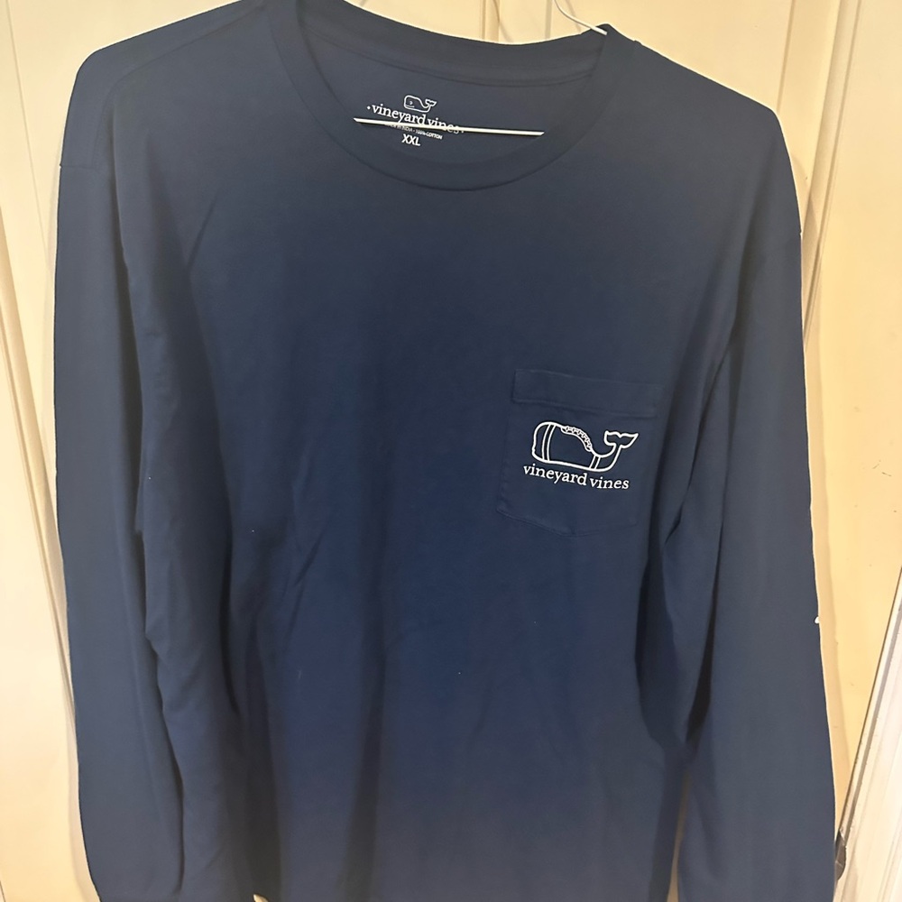 Vineyard Vines L/S Tee - Men’s XXL - Navy 
(2) available.